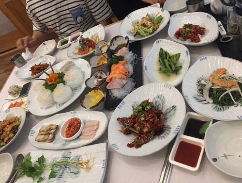여수 오동도 맛집 동백회관, 게장 정식 및 회정식으로 현지인들에게도 눈길