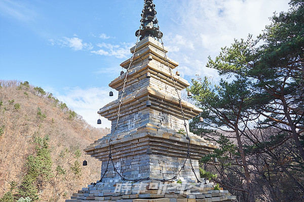 문화재청,「정선 정암사 수마노탑」은 국보,「안동 봉황사 대웅전」은 보물로 지정