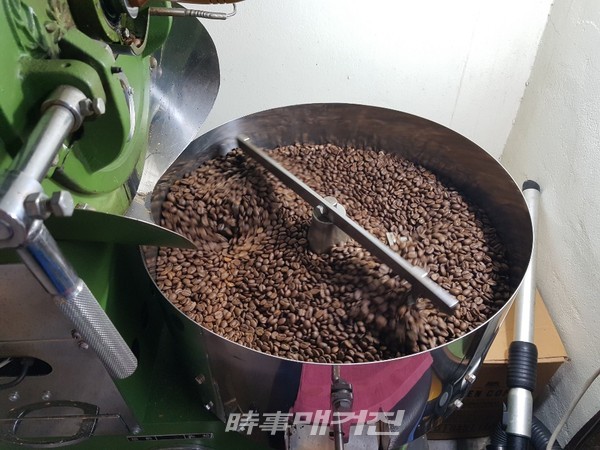 커피 맛이 살아있는 제주, 모드락 572 매일 커피 볶는집 탐방