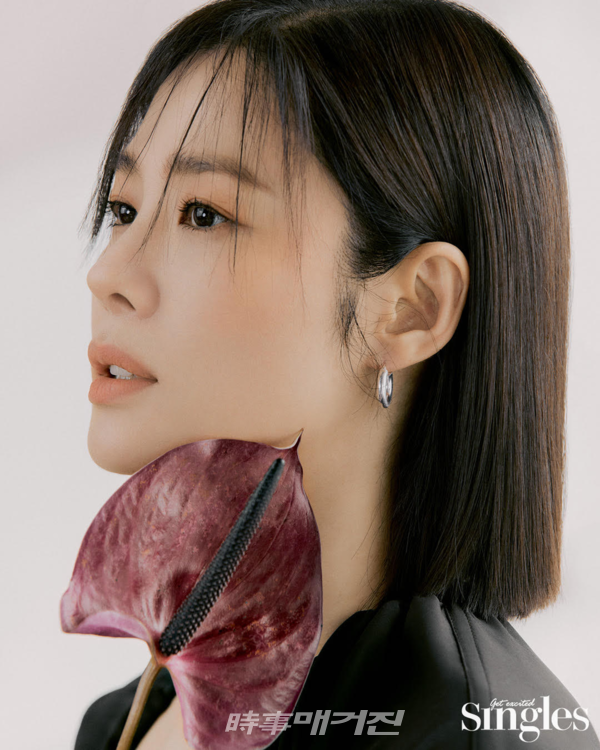 [화보] 배우 김현주, 꽃처럼 만개한 미모 여신 비주얼 화보 공개!