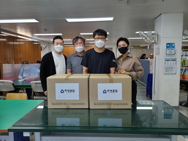 비영리시민단체 익선포럼, 서울 양천구 하은장애인보호작업장에 마스크 기부