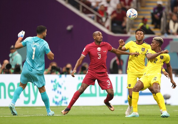 '월드컵 개막전' 카타르, 에콰도르에 0-2 완패... 사상 첫 개최국 패배