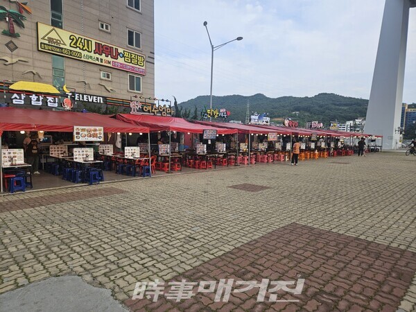 여수 낭만포차는 울상...호객하는 업체만 재미 본다