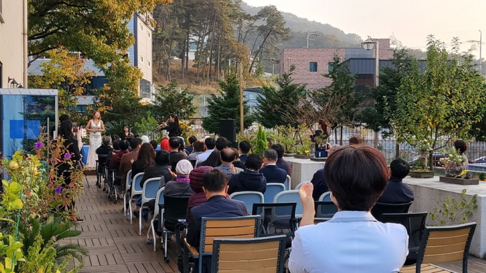 메디움 천안요양병원, 향기에 취하고 클래식에 물들다