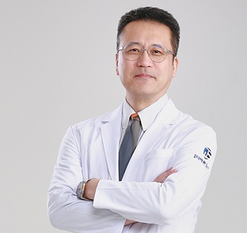 [신경외과에 대한 모든 것]노화에 따른 퇴행성 척추관 협착증…원인부터 치료까지