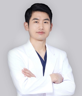 세대 불문 ‘아이돌핏 헤어라인’ 찾는 남성들 급증…맞춤형 디자인 기반 헤어라인 교정 고려
