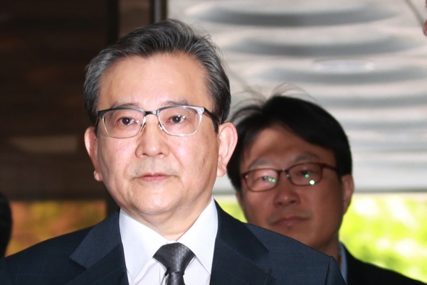 김학의, 구속 사흘만에 첫 소환조사 사실상 불응…변호사 보고 오겠다
