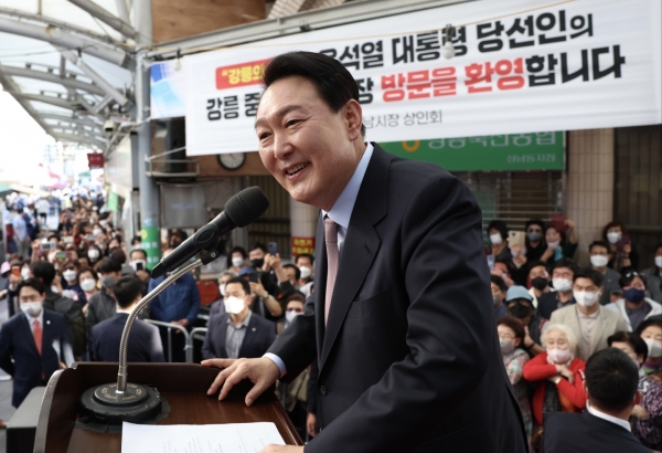 尹 취임식, 왕치산 中국가부주석 참석...율산 리홍재 선생 타목 퍼포먼스까지