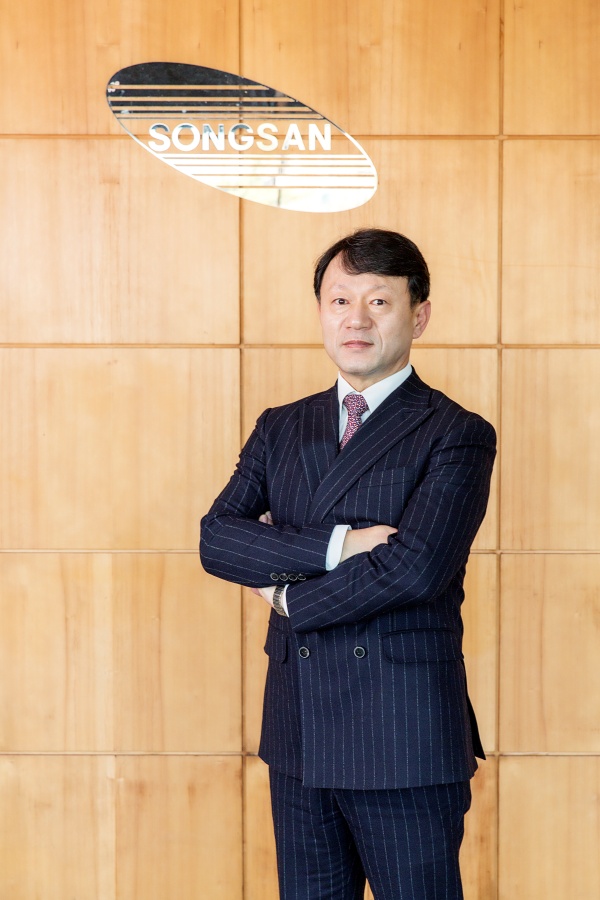 [WIKI CEO] 김기영 송산특수엘리베이터 대표 가파른 언덕길…경사형엘리베이터로 보행성·디자인 잡았다