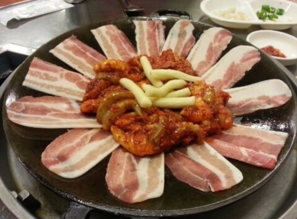 20년 전통 대구 맛집 동성로 ‘길촌 쭈꾸미’, 특제 소스로 감칠맛 낸 주꾸미볶음...삼겹살과 궁합