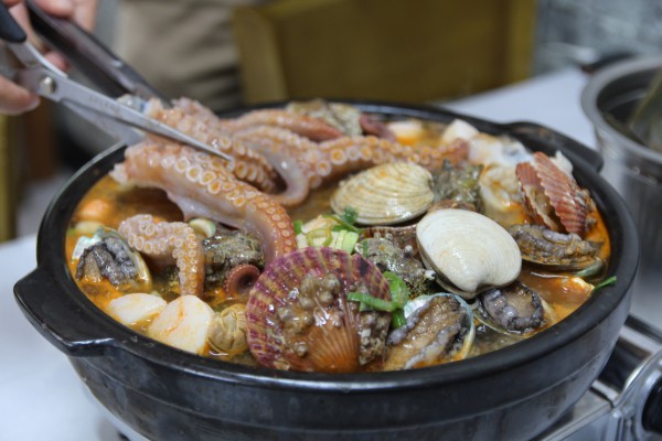 제주 한림공원 근처 맛집 ‘제주웅담’, 해산물을 직접 받아와 제공하는 신선한 메뉴 선사