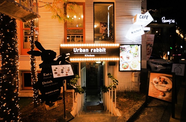 강남역 데이트 맛집으로 유명한 ‘어반레빗’