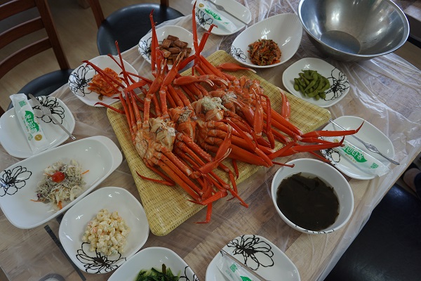강릉가볼만한곳, 주문진맛집 주문진홍게무한리필에서 통통한 홍게 맛볼 수 있어