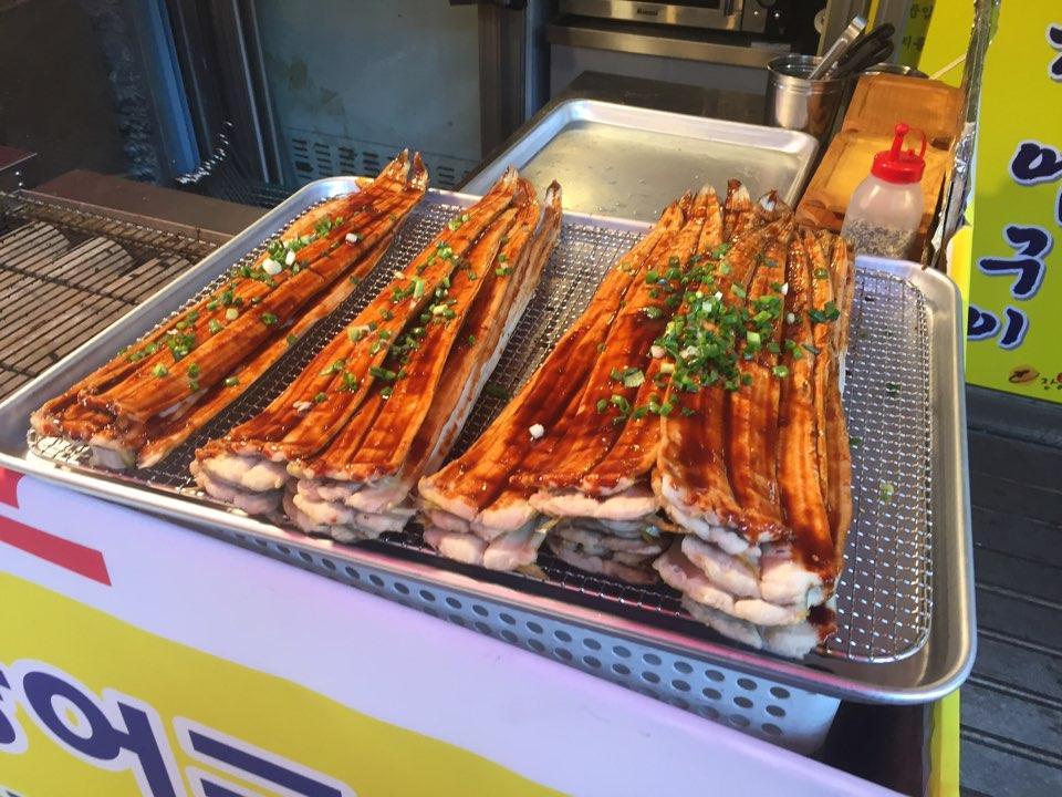 “냄새에 외면할 수 없다”.. ‘초가네 장어구이’ 맛 어떻길래? 사장님이 추천한 더 맛있게 먹는 방법까지 