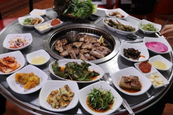 푸르른 곽지과물해변 근처 제주 애월 맛집 ‘백번가든’, 효리네민박 시즌1 방영된 향토음식점