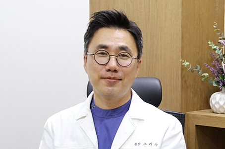 [칼럼] 여드름치료해도 얼굴뾰루지 그대로? 지루성피부염증상일 수 있어