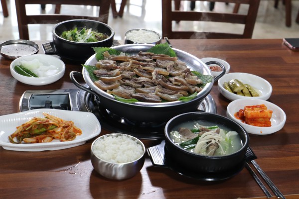 설렘과 힐링이 있는 제주 중문의 아침식사 해장국 맛집 ‘천제연로 중문식당’, 지역주민 선호