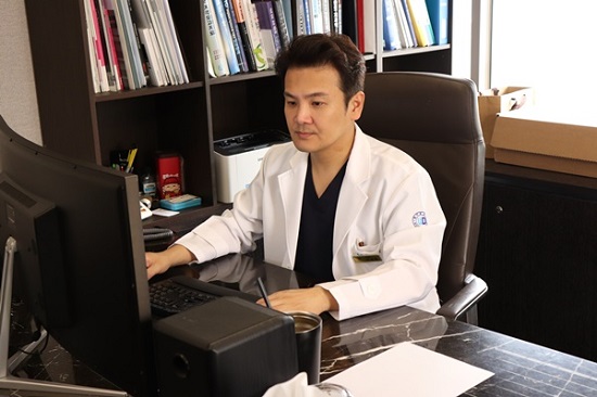 [칼럼] 임플란트 치과, 추석 맞아 효도 위해 상담 늘어...과잉진료 없는 곳 찾아야