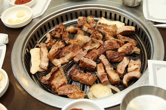 제주 중문관광단지 위치한 “하영흑돼지”, 줄서서 먹는 제주도 중문 맛집으로 알려져