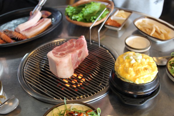 제주 협재에 위치한 흑돼지 맛집 ‘홍돈 한림점’, 향토음식을 선보인다!