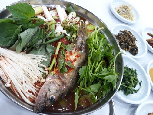 단양 쏘가리매운탕 맛집 단양 민물매운탕 토종닭, 자연산 동강 쏘가리를 맛볼 수 있어