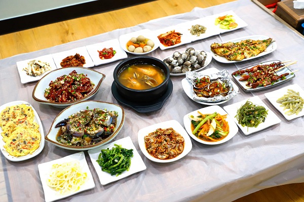 제철 꼬막을 맛있게 즐길 수 있는 벌교꼬막맛집 장도웰빙꼬막정식