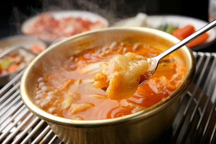 겨울철 별미 수제비 만드는법 들깨부터 감자까지...쫄깃한 반죽 비법은?