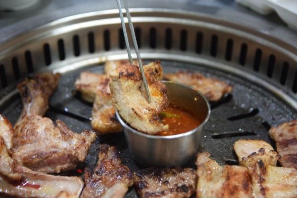 탁월한 제주 애월해안도로 흑돼지 맛집기행 ‘백번가든’, 주변 관광지와 어우러진 음식 선사