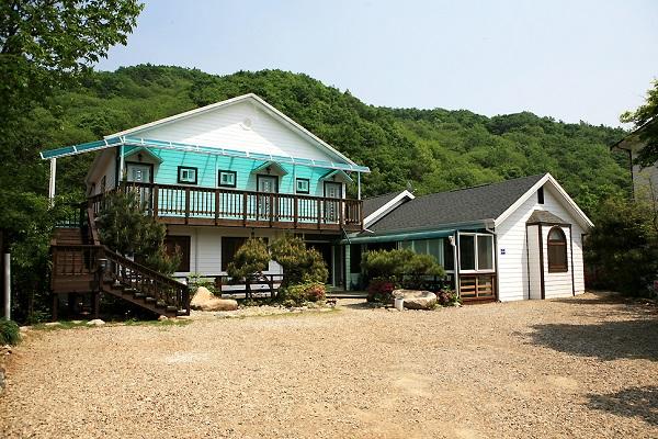 겨울 막바지 여행을 생각한다면, 양평에 위치한 계곡펜션 ‘솔지에로펜션’