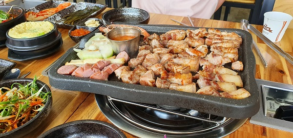 ‘월정리 그때그집’, 사장님이 직접 구워주는 흑돼지 초벌구이 즐기러 오세요!