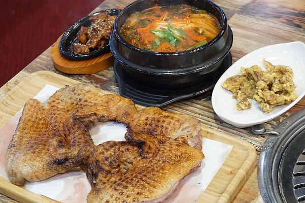 파주 금촌 맛집 ‘우리나라오리나라’, 담백한 오리통숯불구이ㆍ토종닭숯불구이 선보여