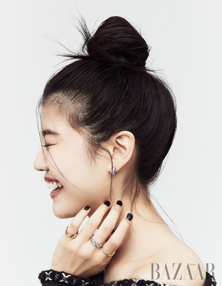 샤넬 화인 주얼리의 코코 크러쉬와 카멜리아 컬렉션으로 완성한 홀리데이 룩!