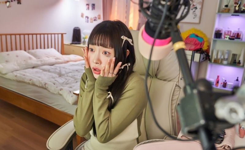 웃음 유발 <낮밤그녀>, 시선 강탈 캐릭터 모음.zip