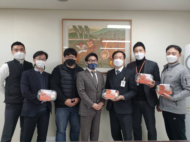 동대문종합사회복지관-주식회사 다른, 저소득층에 떡볶이세트 기부