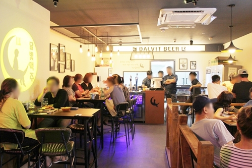 감성 술집 달빛맥주, 모던한 분위기로 2030 취향저격