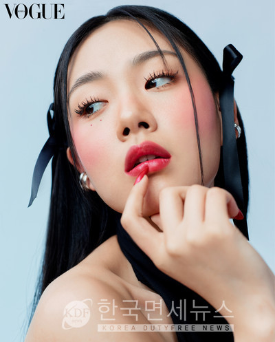 비비, 나스와 함께한 뷰티 화보 공개 ... 촉촉함 립밤으로 완성된 인생 메이크업룩 