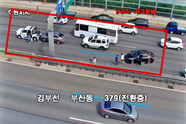 [속보] 경부고속도로 서울방향 오산 부근 1·2차로 차량 연쇄 추돌...사고 시 갓길 밖으로 신속히 대피