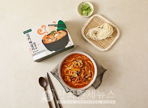 더반찬&, 인더숲 세븐틴 편의 김치 짜글이 칼국수 HMR 출시