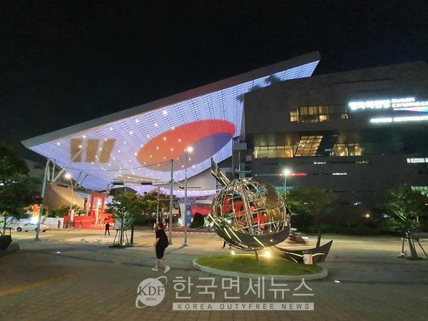 서울은 돌파감염, 도쿄는 9명 진주 롯데시네마-사천 흥부 必검진 속초체육센터-고흥 대흥여객-포항 잘란 등 [코로나19, 2일]  
