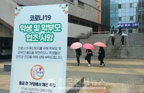 [속보] 위중증 475명 최고치, 장성 현대참기름·락휴게임, 창원 마금산옛날국수←必검진→사천 동광탕男, 논산 금강사우나女, 군산 엠투... 