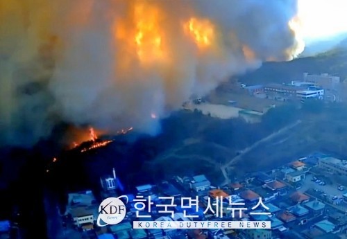 [속보] 강원도 정선 화암면 산불...소방 헬기 2대·진화 인력 44명 투입