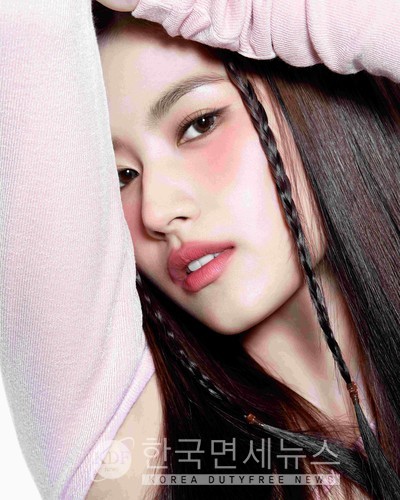 트와이스 사나, 에스쁘아 로지비비 에디션으로 발레코어룩 스타일 변신