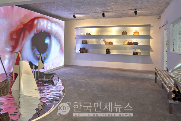 쿠론, 뉴 클래식· 뉴트렌드 스타일의 23FW 프레젠테이션 진행