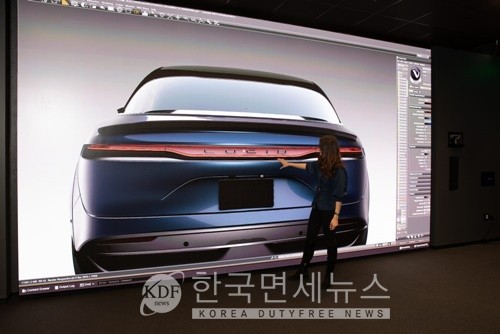 삼성전자, 전기차 브랜드 루시드에 마이크로 LED 더 월 공급