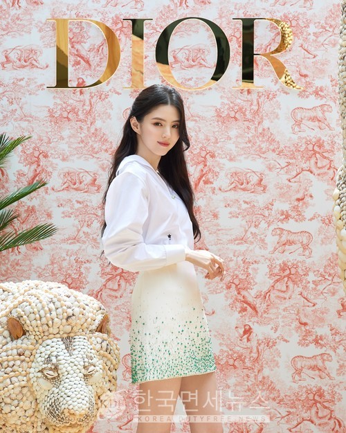 김연아·차은우·한소희·해린, CD 뷰티 디올리비에라 팝업에