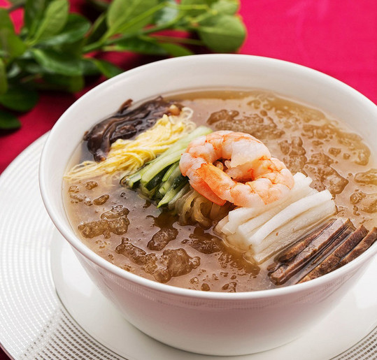 <Hotel in Restaurant  / 그랜드 앰배서더 서울 홍보각 > 여경래 셰프의 중국냉면 : 새콤달콤함과 고소함이 제격