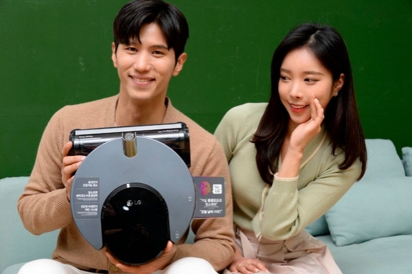청소는 기본, 생활 정보까지 알려주는 AI로봇청소기 LG 코드제로 씽큐 R9 보이스