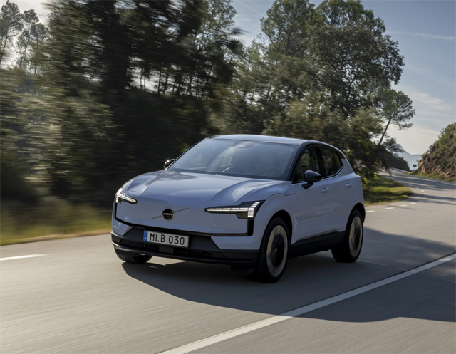 볼보자동차 프리미엄 전기 SUV EX30, 독일 車 전문지서 2024 베스트 카 선정