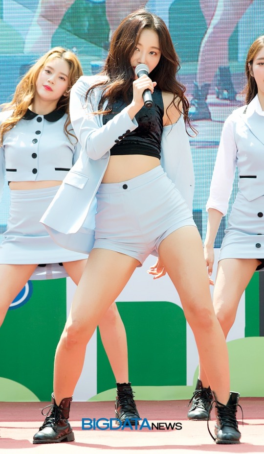 [BIG포토] 모모랜드(MOMOLAND) 연우, 무대에서 떽띠한 매력 발산