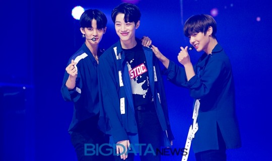 [BIG포토] 워너원 남바완(Wanna One-남바완), 심쿵 미소로 워너블에게 손하트 포즈